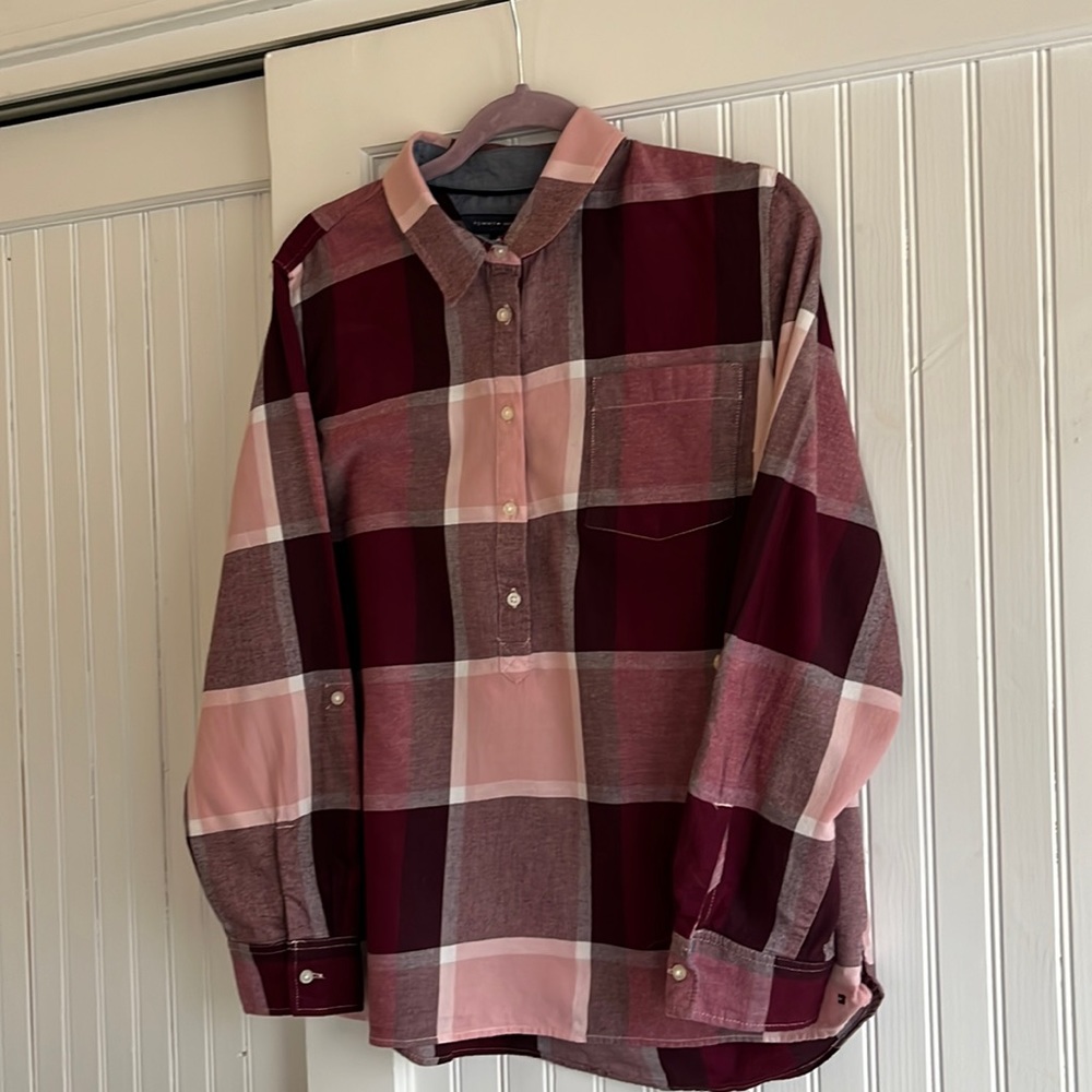 Tammy Hilfiger XL Pink/Burgundy Blouse - Optional Roll Up Contrasting Blue Cuff